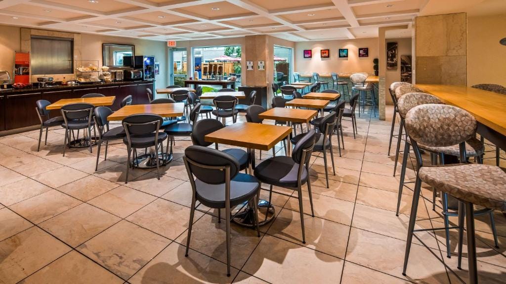 Best Western Plus Regency Inn and Conference Centre — 5