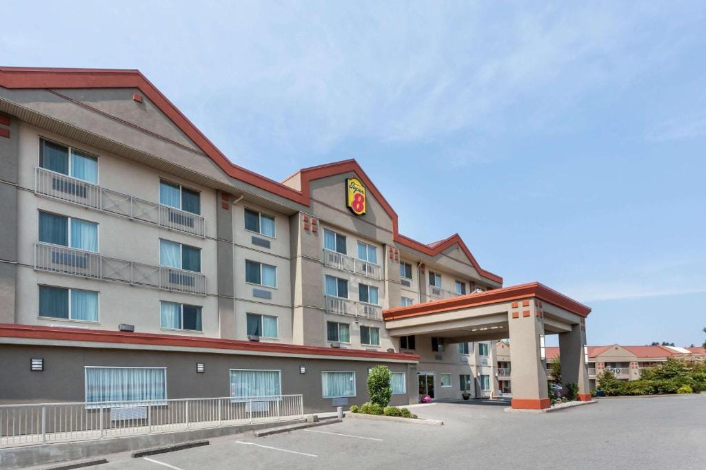 Super 8 by Wyndham Abbotsford BC — 1