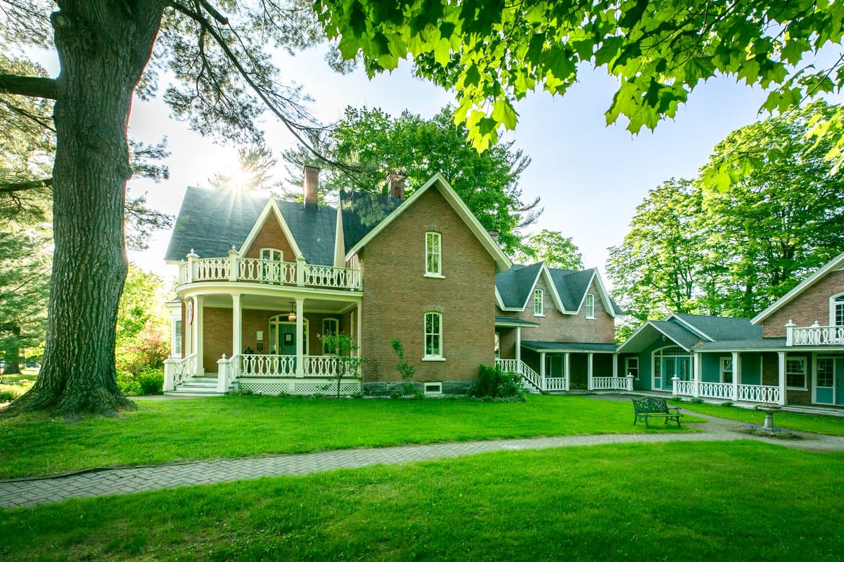 Manoir Sweetsburg — 1