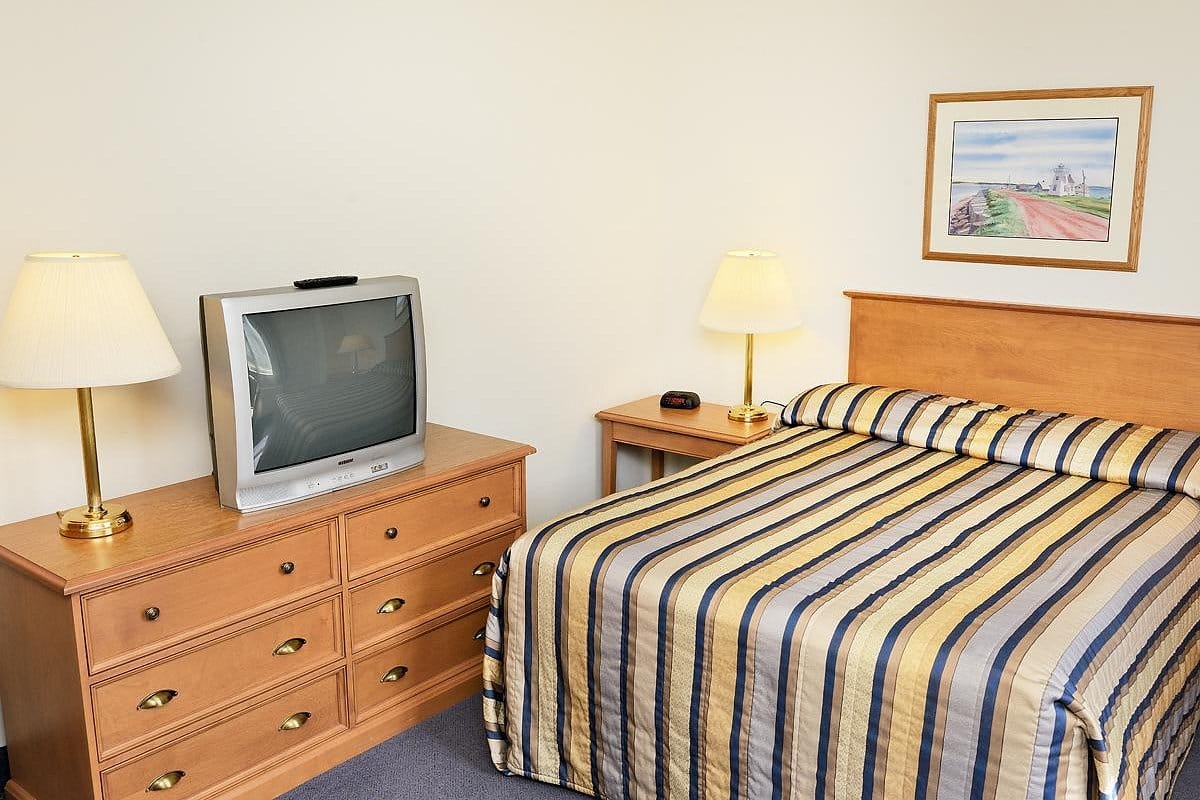 Slemon Park Hotel & Conference Centre — 4