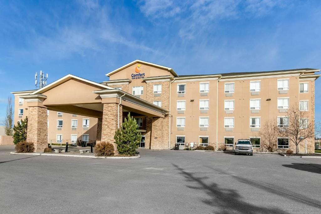 Comfort Inn & Suites — 1