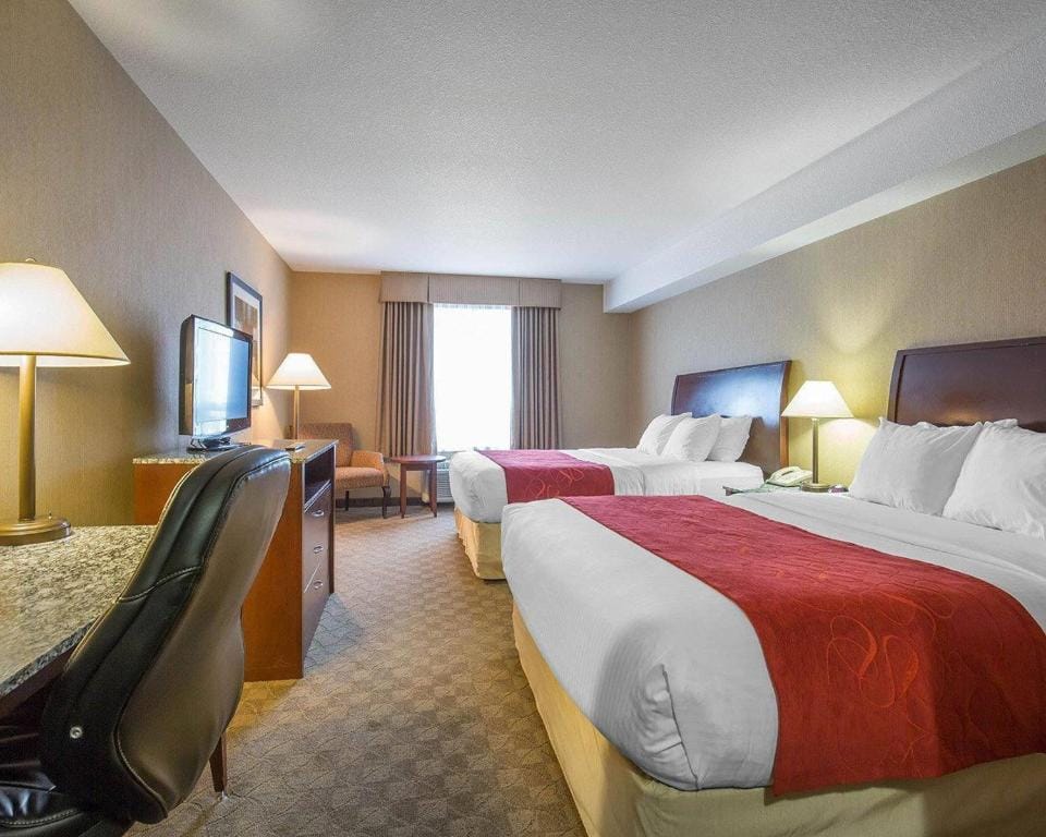 Comfort Inn & Suites — 2