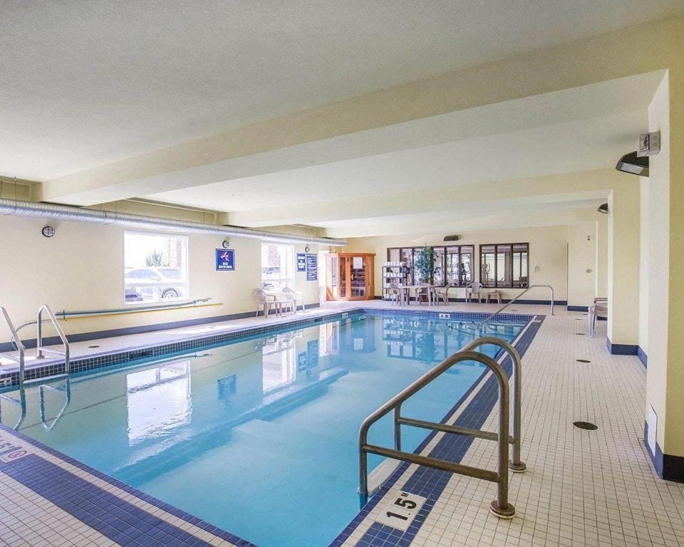 Comfort Inn & Suites — 4