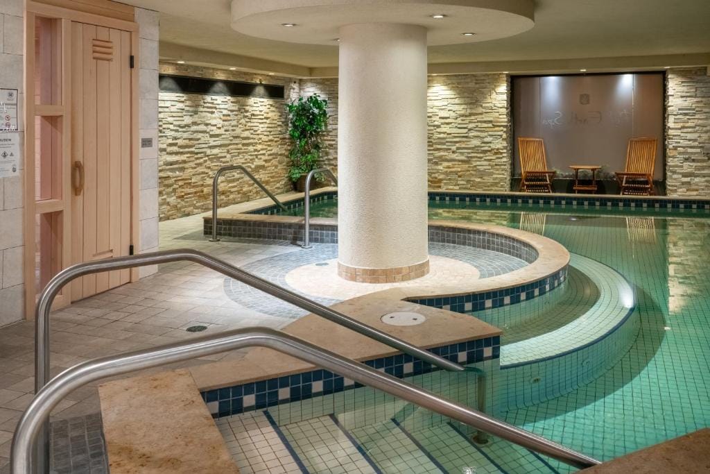 Banff Caribou Lodge and Spa — 3