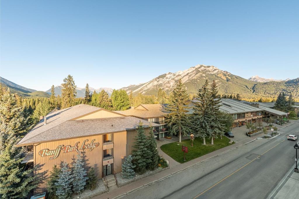 Banff Park Lodge — 1