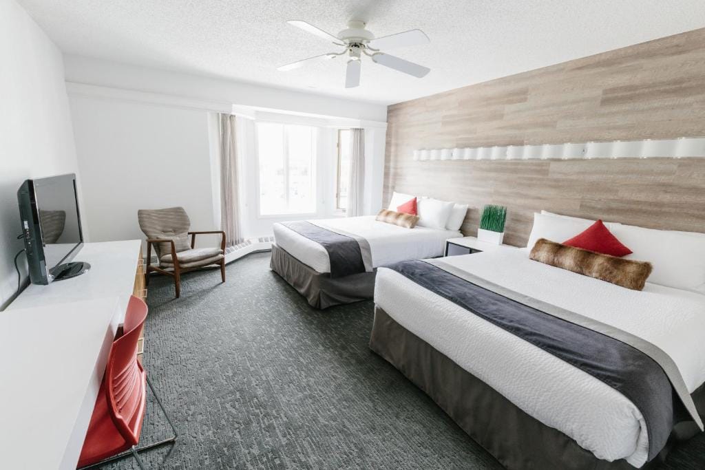 Elk + Avenue Hotel — 2
