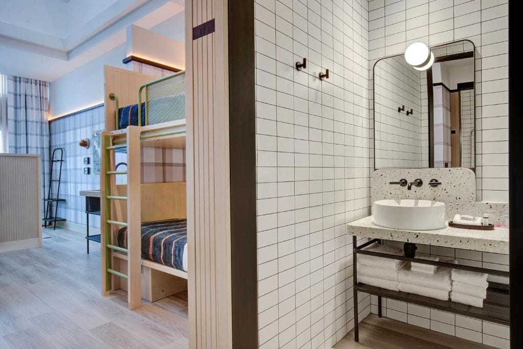 Moxy Banff — 3