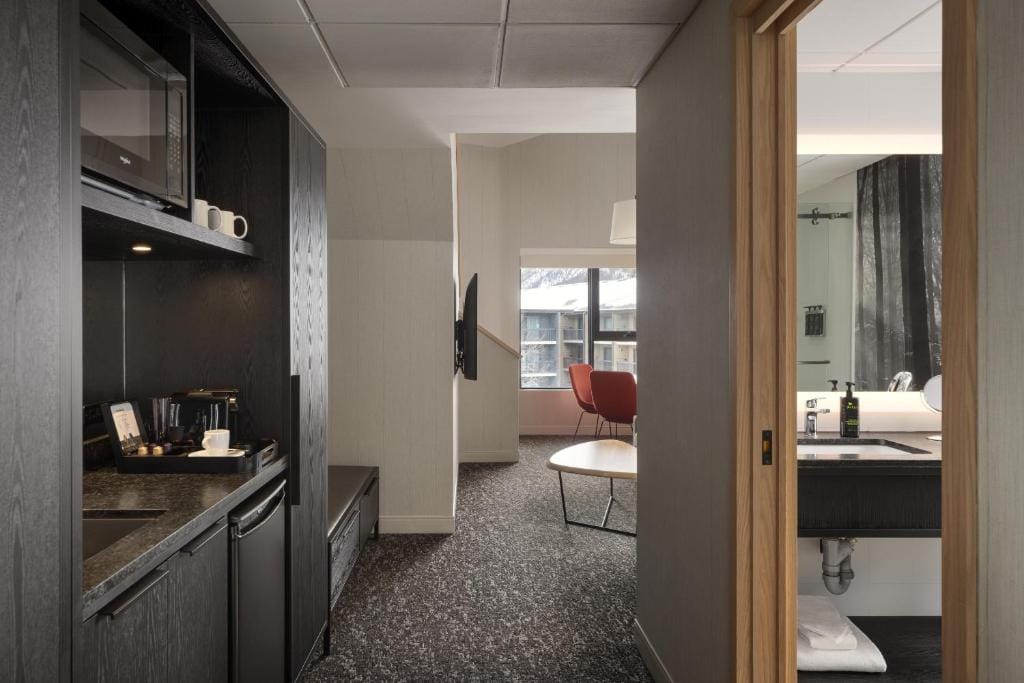 Peaks Hotel and Suites — 3