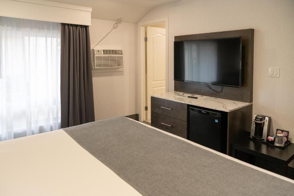 Red Carpet Inn — 5