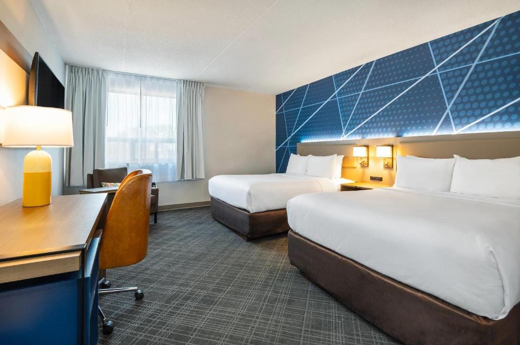 Comfort Inn & Suites — 1