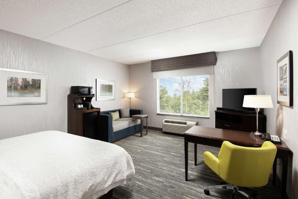 Hampton Inn & Suites by Hilton Barrie — 2