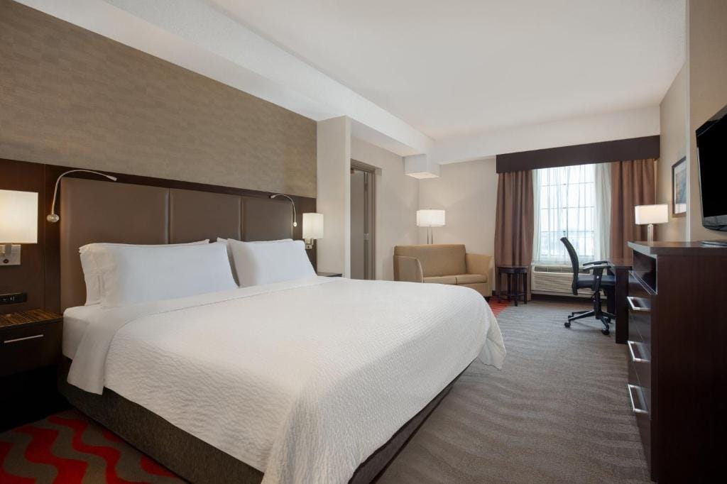 Holiday Inn Express Hotel & Suites Barrie by IHG — 2