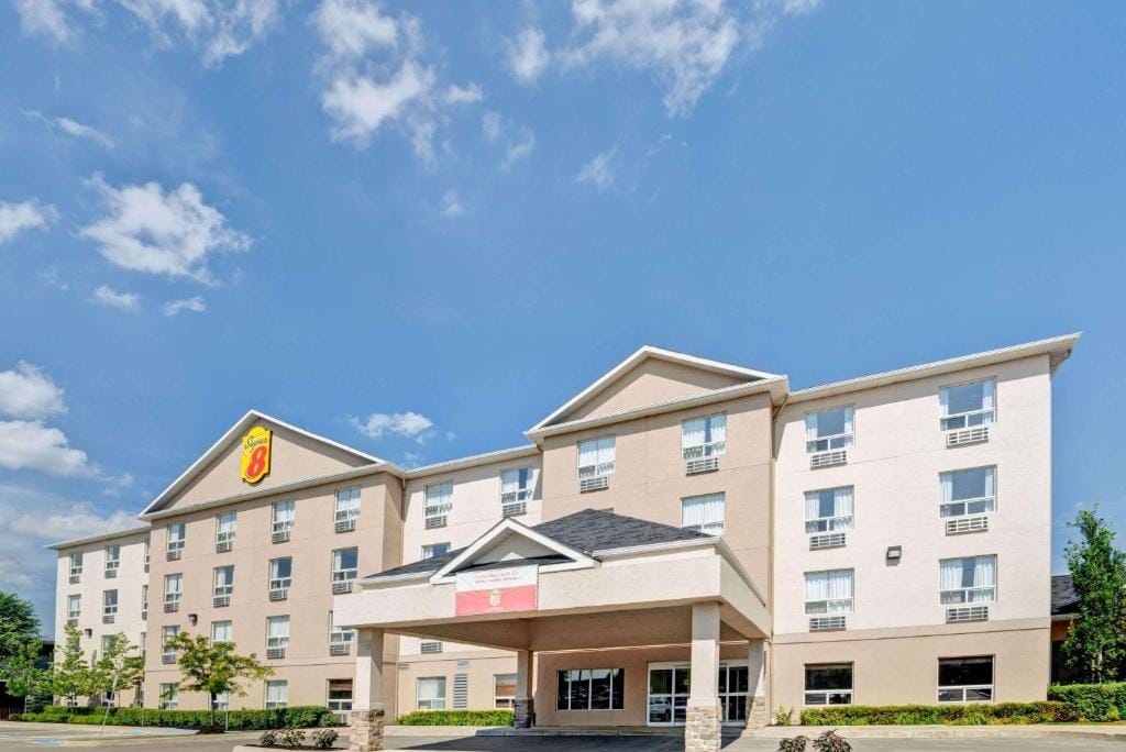 Super 8 by Wyndham Barrie South — 1