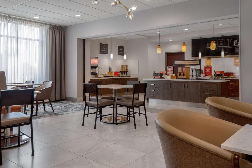 Hampton Inn by Hilton Brampton - Toronto — 5