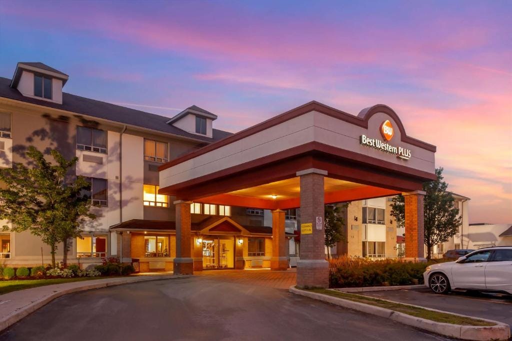 Best Western Plus Burlington Inn & Suites — 1