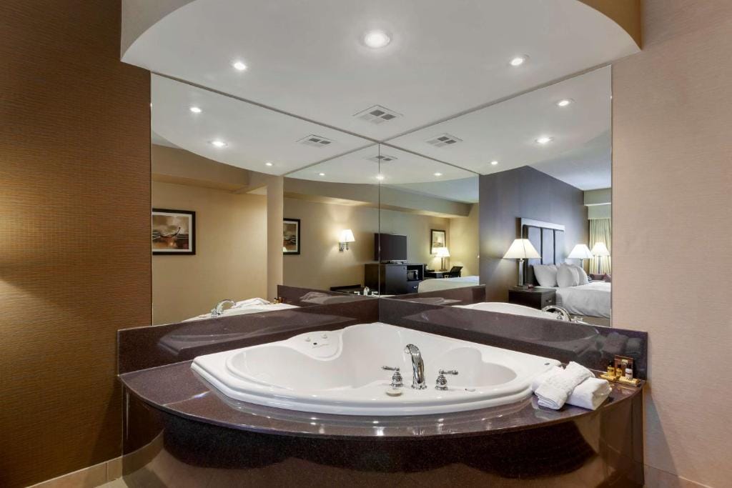 Best Western Plus Burlington Inn & Suites — 3