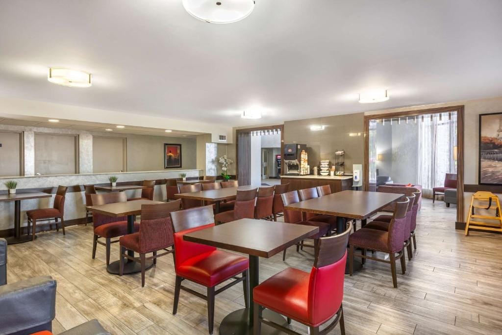 Comfort Inn — 4