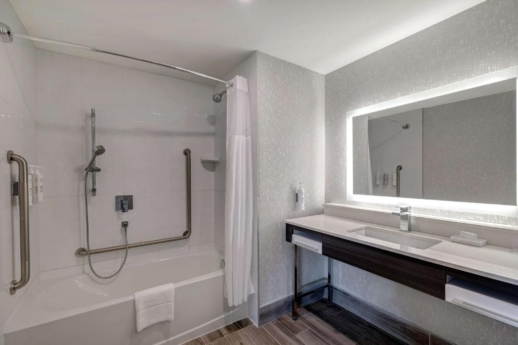 Hampton Inn & Suites Burlington, Ontario, Canada — 3