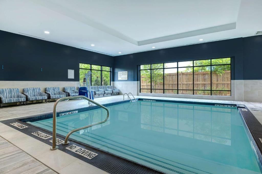Hampton Inn & Suites Burlington, Ontario, Canada — 4