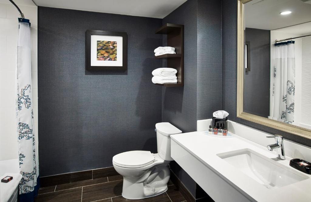 Waterfront Hotel Downtown Burlington — 3