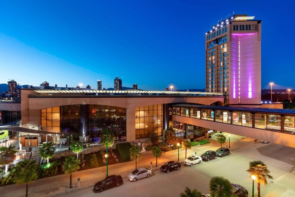 Delta Hotels by Marriott Burnaby Conference Centre — 1