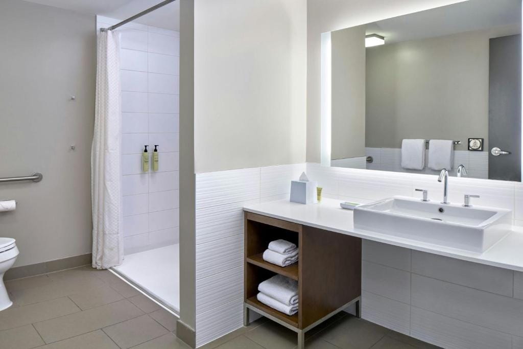 Element by Marriott Vancouver Metrotown — 3
