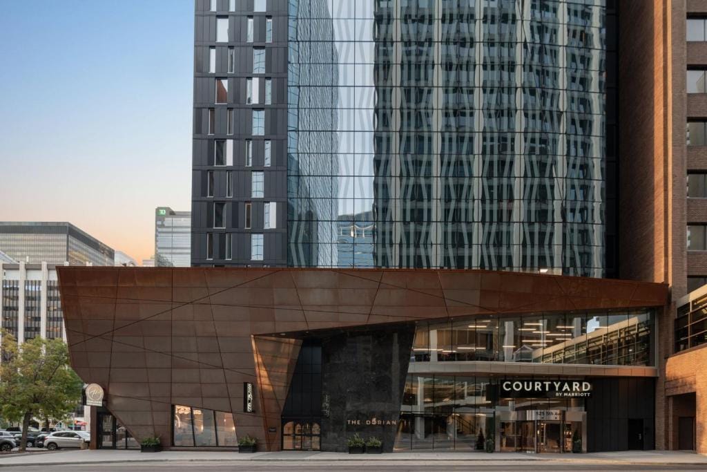 Courtyard by Marriott Calgary Downtown — 1