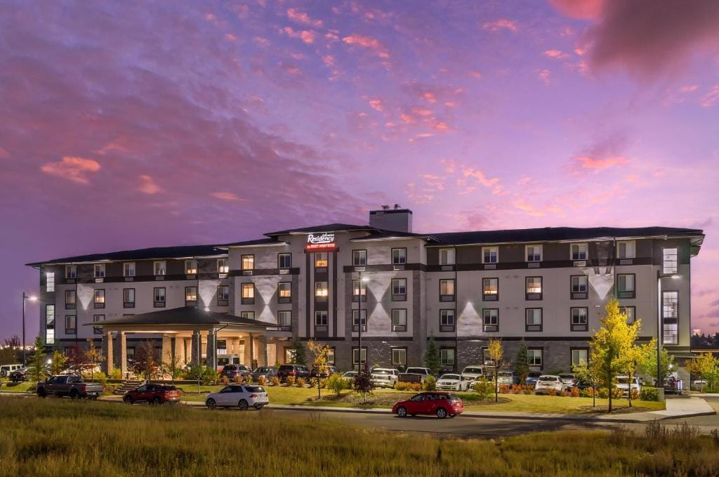 Executive Residency by Best Western Calgary City View North — 1