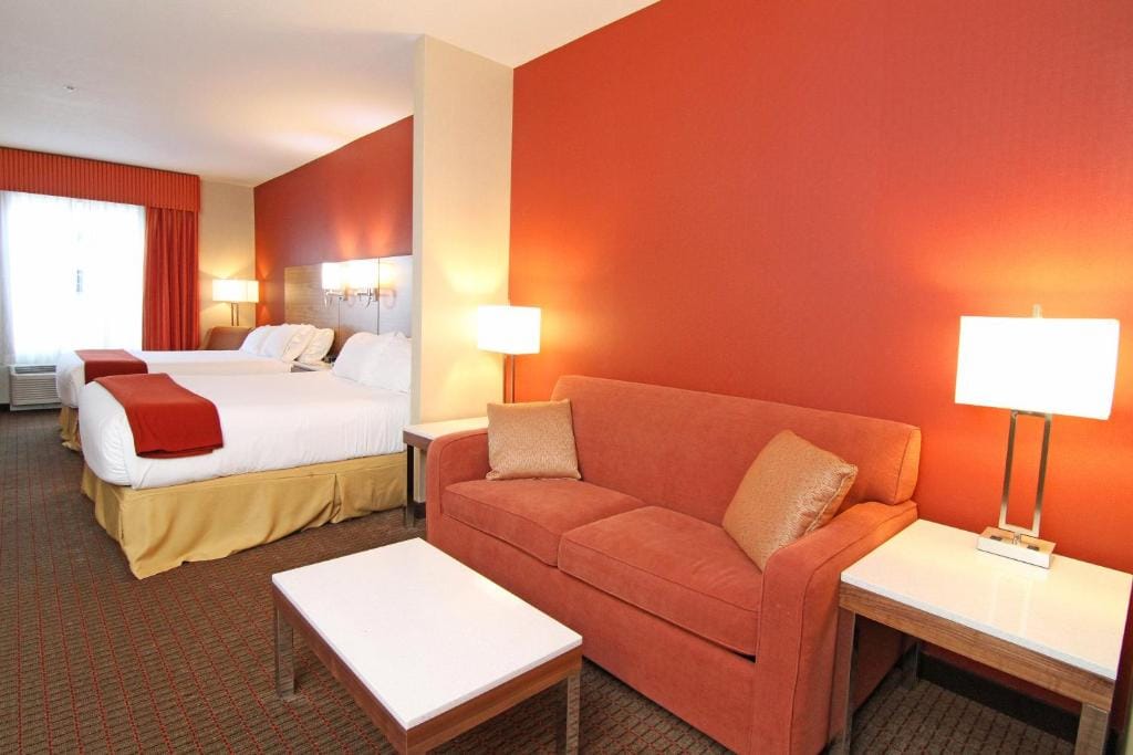 Holiday Inn Express and Suites Calgary University by IHG — 2