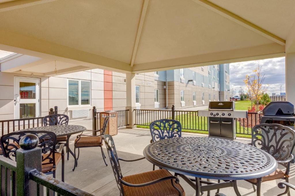 Park Inn by Radisson, Calgary Airport North, AB — 4