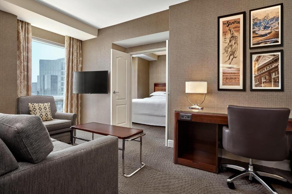 Sheraton Suites Calgary Eau Claire — 1