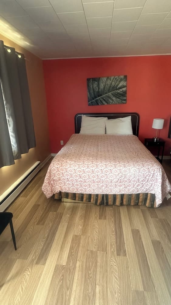 Colonial Motel — 4