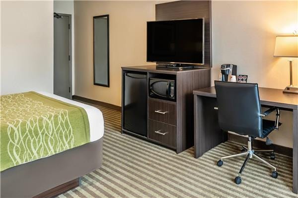 Comfort Inn — 4