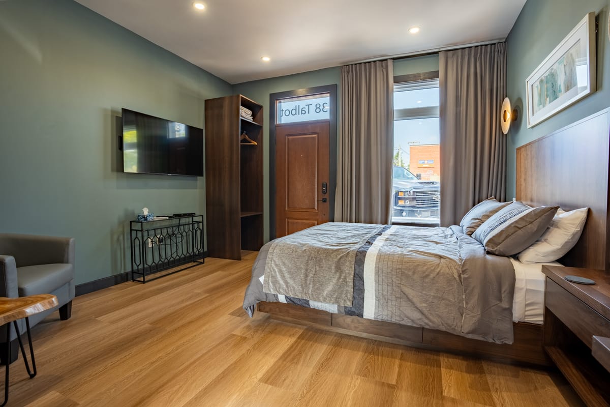 Lux Hotel — 1