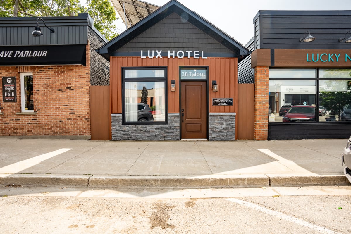 Lux Hotel — 2