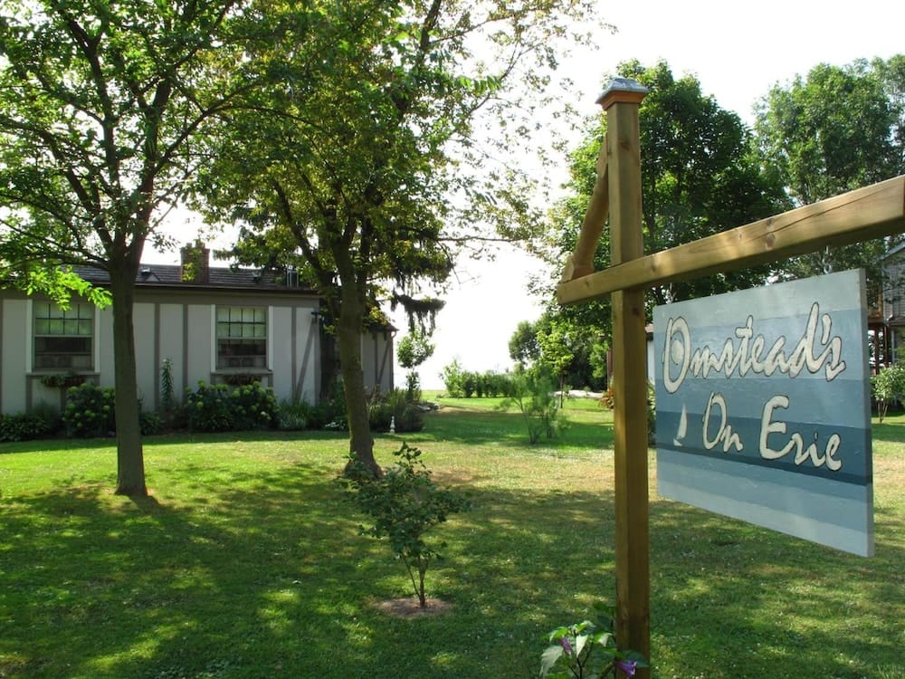 Omstead's on Erie Bed & Breakfast — 3
