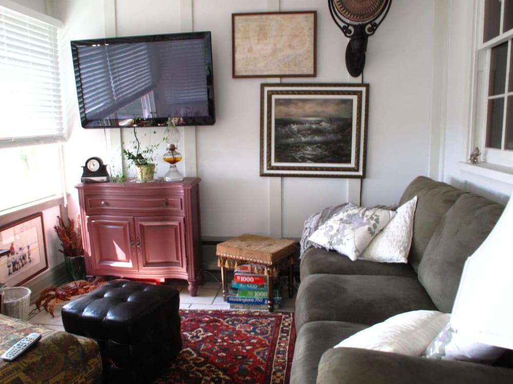 Omstead's on Erie Bed & Breakfast — 4