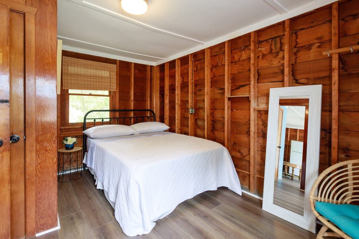 Willow Barrel Retreat Cottage & Suite Rentals - Erieau — 3