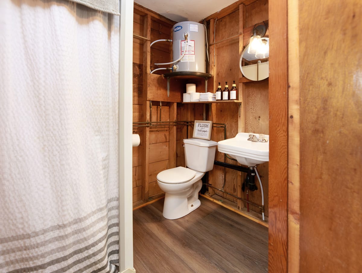 Willow Barrel Retreat Cottage & Suite Rentals - Erieau — 5