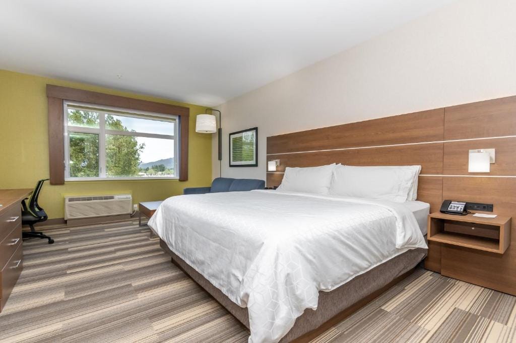 Holiday Inn Express & Suites - Chilliwack East an IHG Hotel — 2