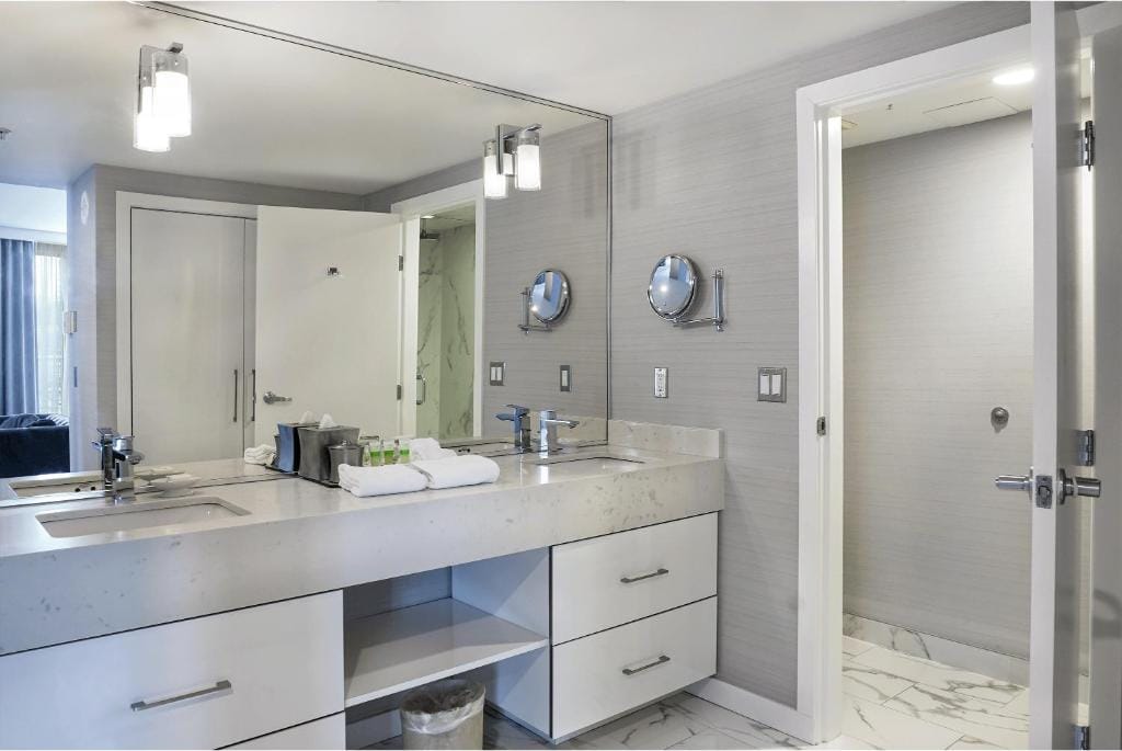 Executive Plaza Hotel & Conference Centre, Metro Vancouver — 3