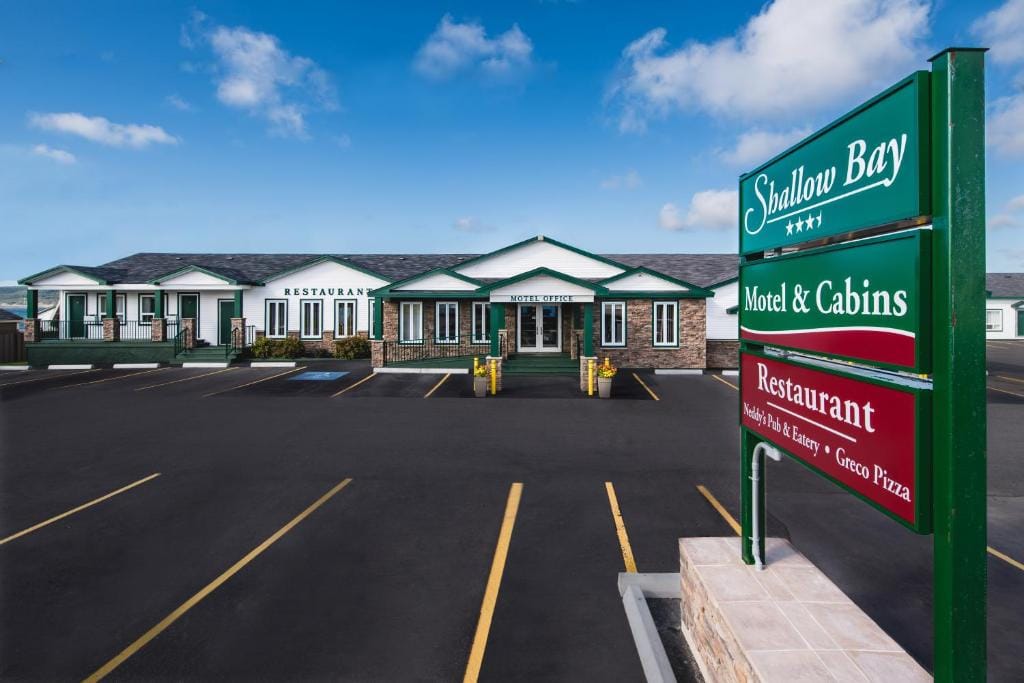 Shallow Bay Motel & Cabins Conference Centre — 1