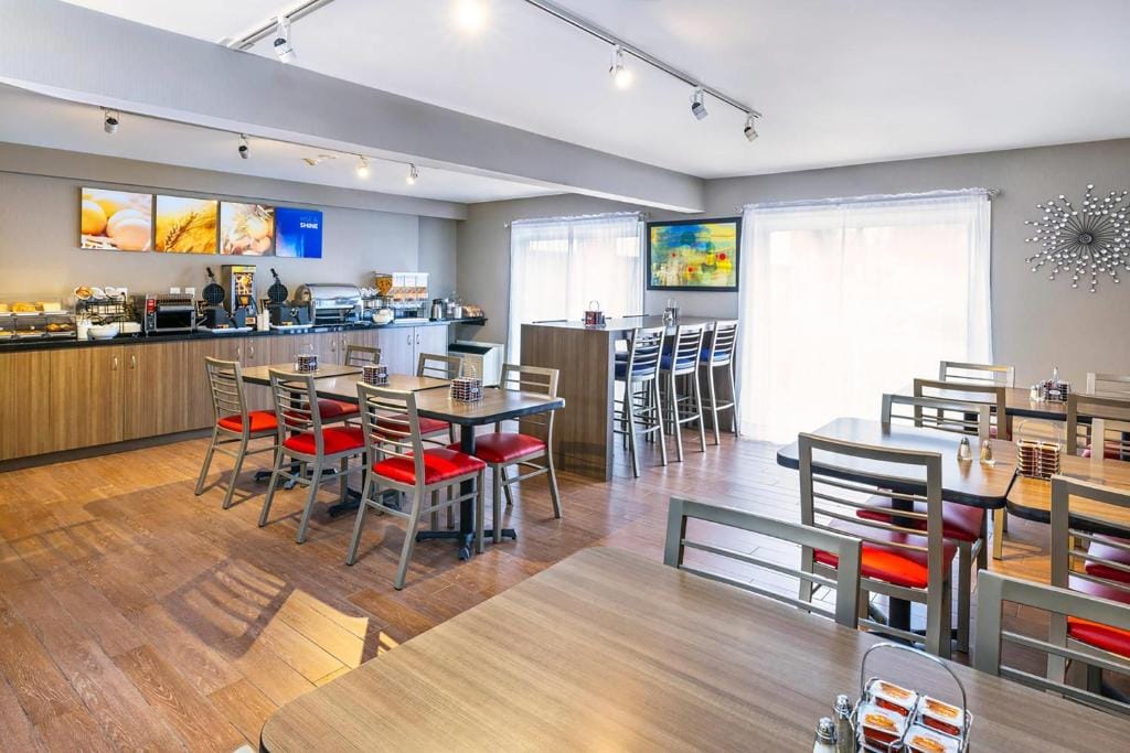 Comfort Inn Drummondville - Highway 20 — 3