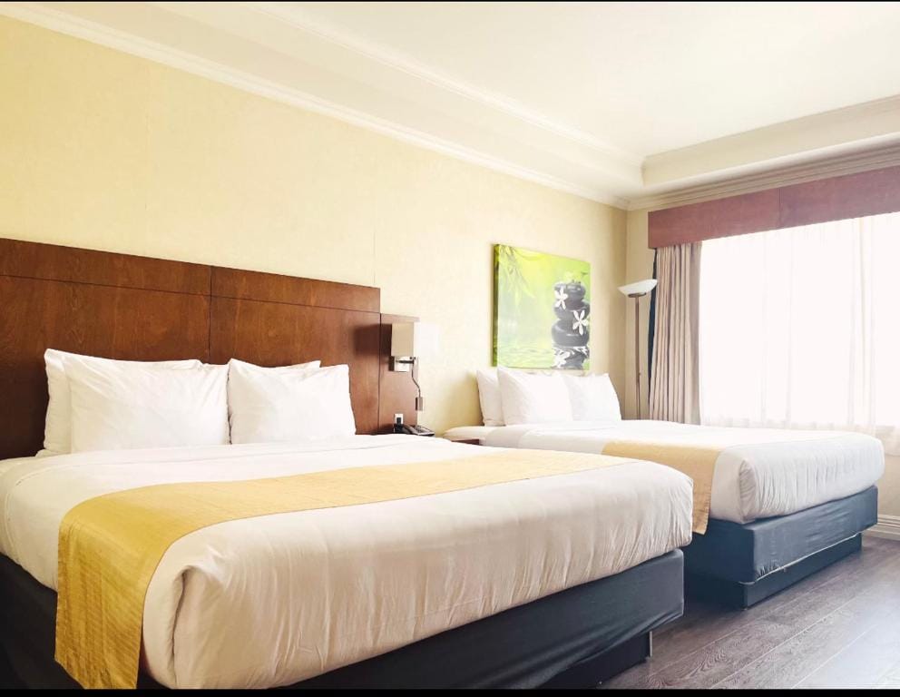 Hotel & Suites Le Dauphin Drummondville