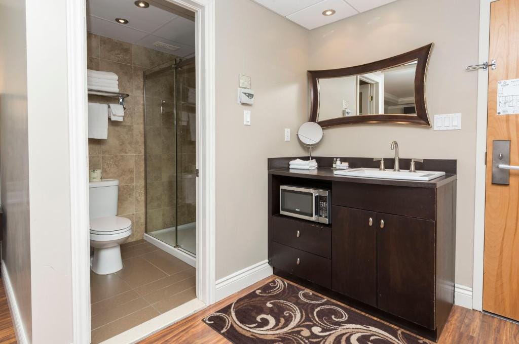 Hotel & Suites Le Dauphin Drummondville — 3
