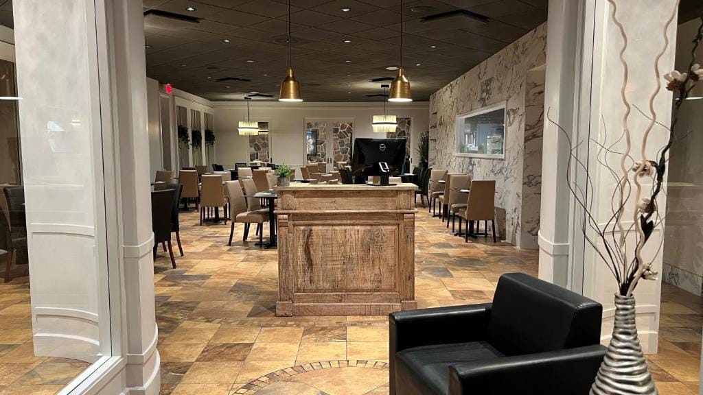Hotel & Suites Le Dauphin Drummondville — 5