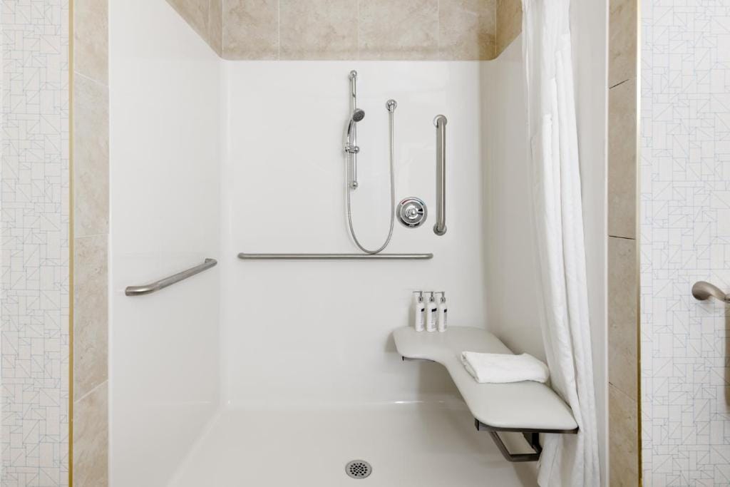 Holiday Inn Express Hotel & Suites-Edmonton South by IHG — 2