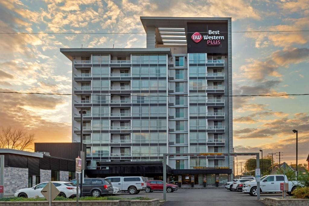 Best Western Plus Gatineau-Ottawa Downtown — 1