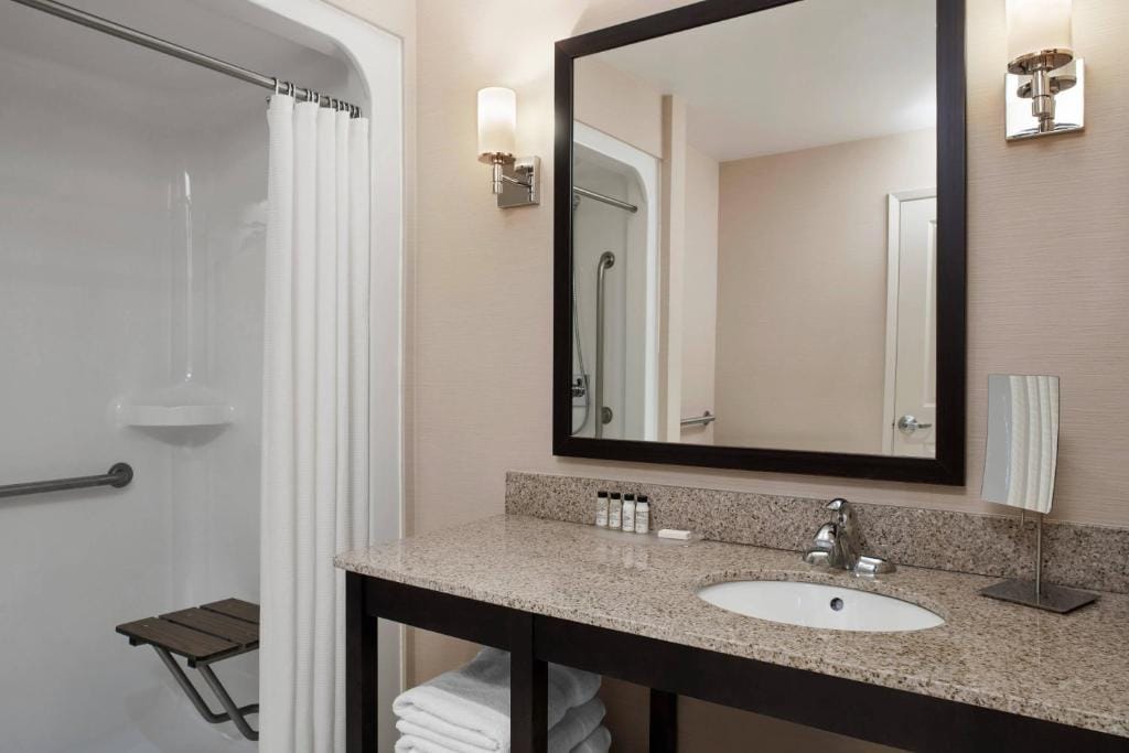 Delta Hotels by Marriott Guelph Conference Centre — 3