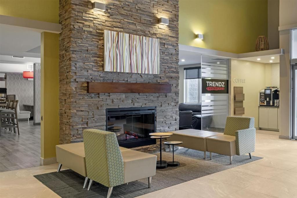Best Western Plus Dartmouth Hotel & Suites — 3